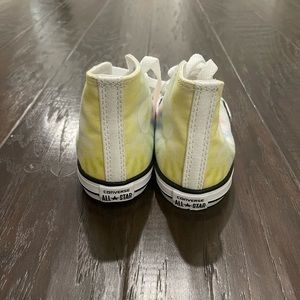 The dye Converse high tops